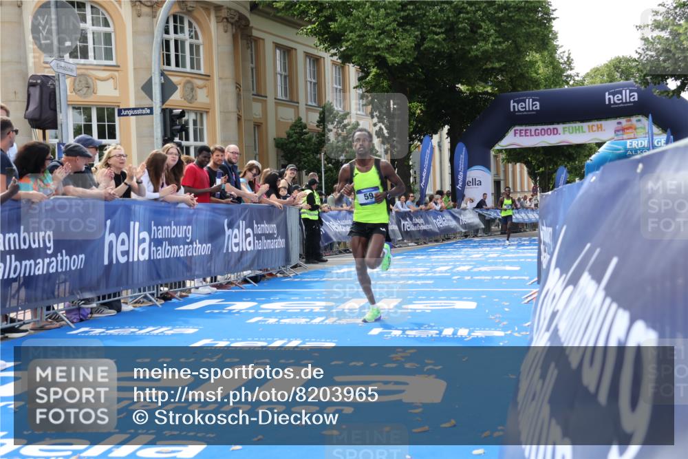 29.06.2025 - hella hamburg halbmarathon Strokosch-Dieckow http://msf.ph/oto/8203965 29.06.2025 10:04:29 Ziel 58, 59 meine-sportfotos.de
