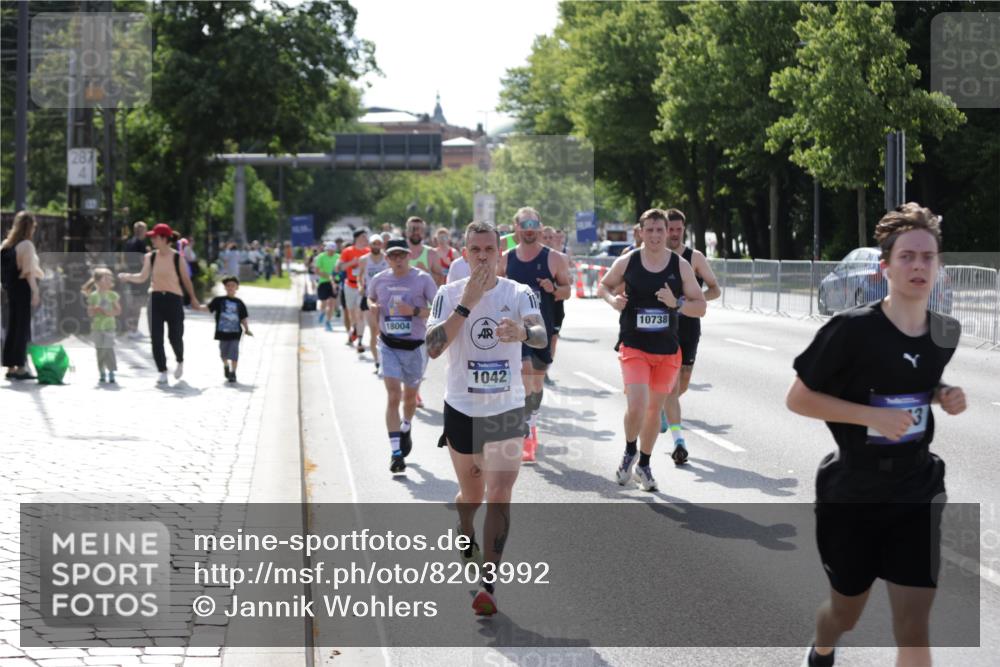 29.06.2025 - hella hamburg halbmarathon Jannik Wohlers http://msf.ph/oto/8203992 29.06.2025 09:48:25 Lombardsbrücke 1042, 2262, 3547, 4062, 4359, 4381, 5003, 5124, 5307, 6993, 7152, 7154, 7482, 8002, 8121, 8571, 9643, 10190, 10738, 11177, 12044, 13137, 13372, 13940, 14820, 15161, 15303, 15382, 15744, 16201, 17078, 17612, 18004, 18259, 18384, 18614, 19004 meine-sportfotos.de