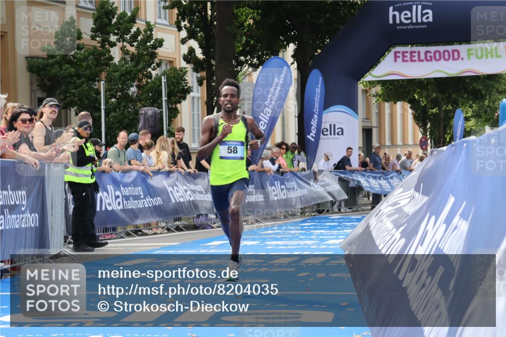 29.06.2025 - hella hamburg halbmarathon Strokosch-Dieckow http://msf.ph/oto/8204035 29.06.2025 10:04:32 Ziel 58, 59 meine-sportfotos.de
