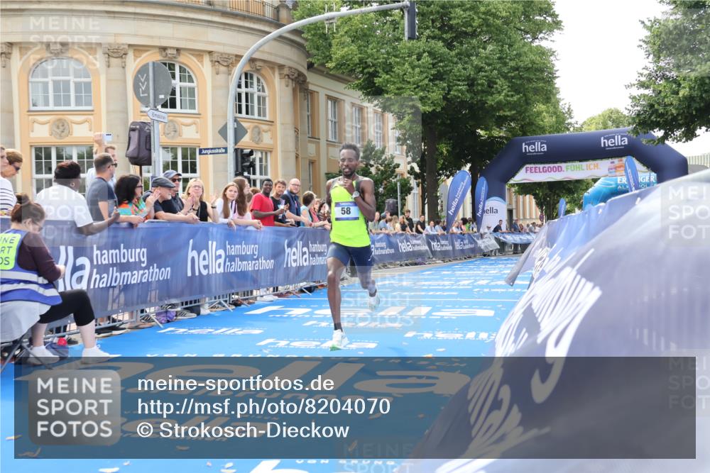 29.06.2025 - hella hamburg halbmarathon Strokosch-Dieckow http://msf.ph/oto/8204070 29.06.2025 10:04:33 Ziel 58 meine-sportfotos.de