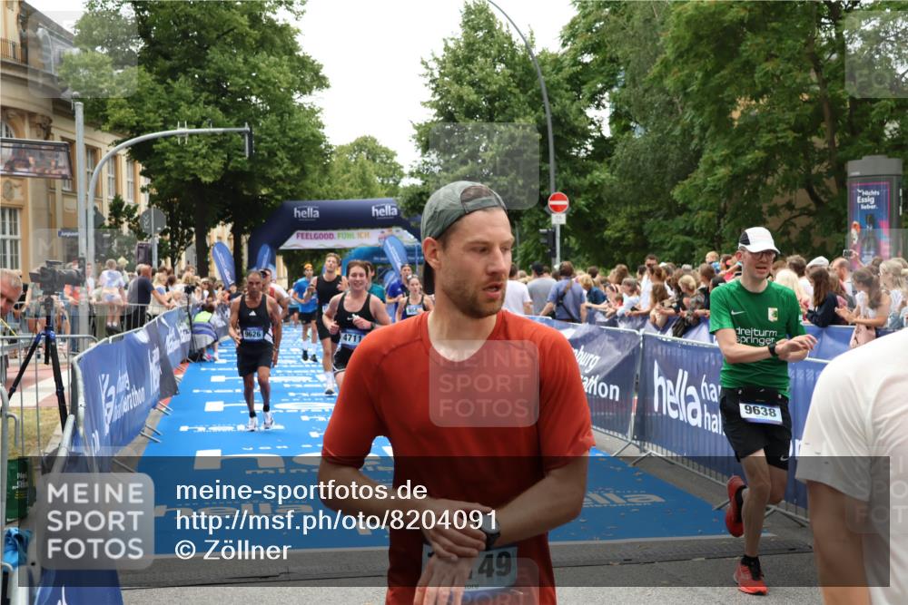 29.06.2025 - hella hamburg halbmarathon Zöllner http://msf.ph/oto/8204091 29.06.2025 10:48:14 Ziel 1914, 4711, 7599, 8916, 9544, 9626, 9638, 11211, 12685, 14192, 14814, 15590, 15629, 15973, 15981, 16094, 16269, 19127 meine-sportfotos.de