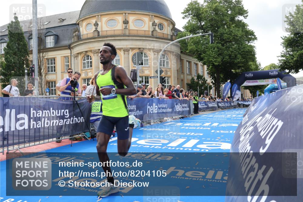 29.06.2025 - hella hamburg halbmarathon Strokosch-Dieckow http://msf.ph/oto/8204105 29.06.2025 10:04:34 Ziel 58 meine-sportfotos.de
