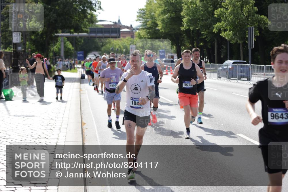 29.06.2025 - hella hamburg halbmarathon Jannik Wohlers http://msf.ph/oto/8204117 29.06.2025 09:48:26 Lombardsbrücke 1042, 1571, 2262, 3547, 4062, 4359, 4381, 5003, 5124, 5307, 6993, 7152, 7154, 7310, 7482, 8002, 8121, 8571, 9643, 10190, 10738, 11106, 11177, 12044, 13137, 13372, 13940, 14820, 15161, 15303, 15382, 15744, 16201, 17078, 17612, 18004, 18259, 18384, 18614, 19004 meine-sportfotos.de