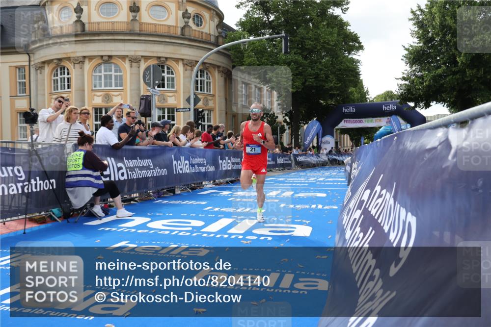 29.06.2025 - hella hamburg halbmarathon Strokosch-Dieckow http://msf.ph/oto/8204140 29.06.2025 10:05:12 Ziel 19, 21, 20052, 20518 meine-sportfotos.de