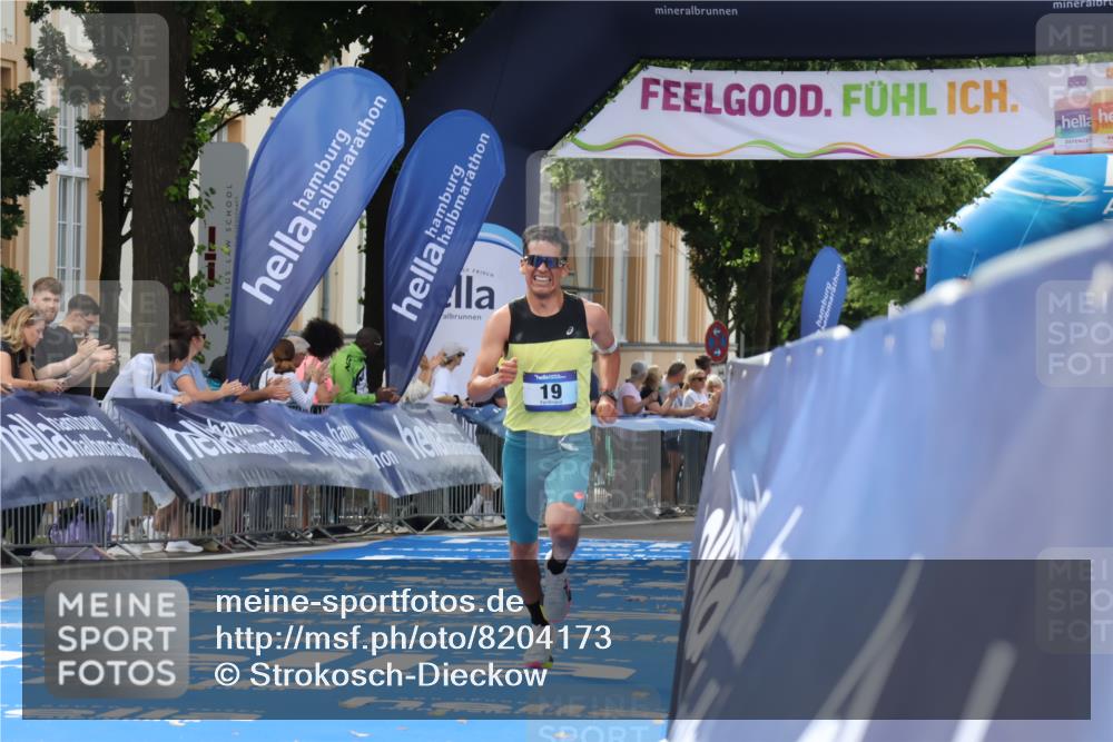 29.06.2025 - hella hamburg halbmarathon Strokosch-Dieckow http://msf.ph/oto/8204173 29.06.2025 10:05:19 Ziel 17, 19 meine-sportfotos.de