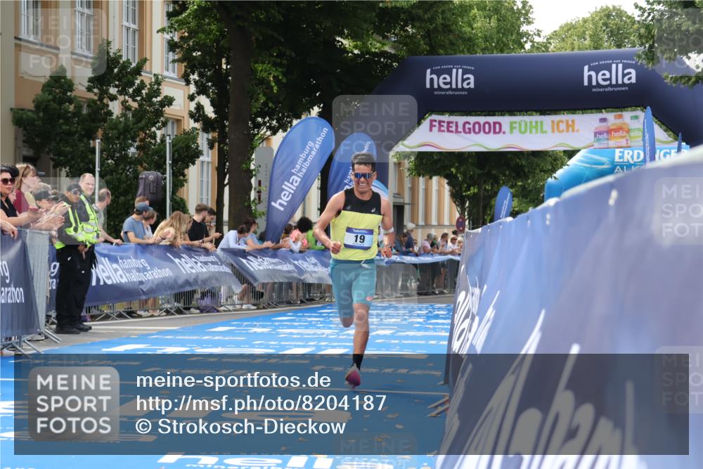 29.06.2025 - hella hamburg halbmarathon Strokosch-Dieckow http://msf.ph/oto/8204187 29.06.2025 10:05:20 Ziel 17, 19 meine-sportfotos.de