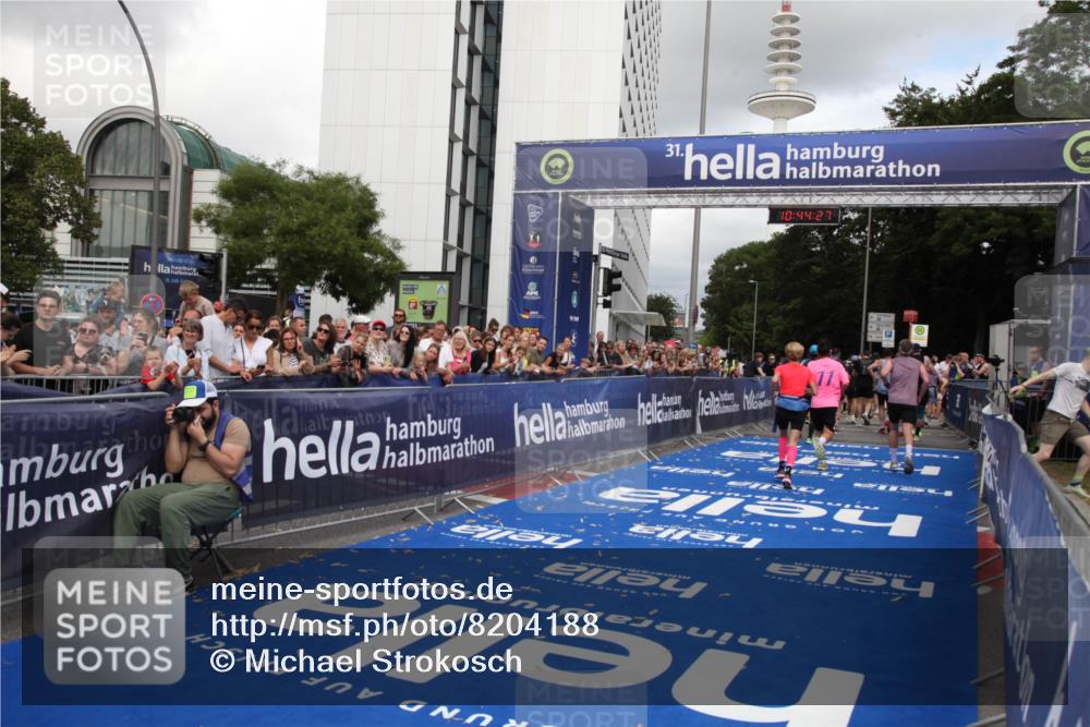29.06.2025 - hella hamburg halbmarathon Michael Strokosch http://msf.ph/oto/8204188 29.06.2025 10:44:25 Ziel 1220, 1413, 1415, 1902, 5275, 7191, 8722, 9444, 12528, 16547, 16803, 16893, 18806 meine-sportfotos.de
