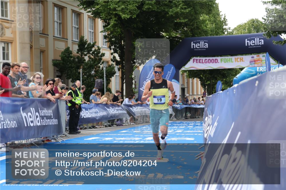 29.06.2025 - hella hamburg halbmarathon Strokosch-Dieckow http://msf.ph/oto/8204204 29.06.2025 10:05:20 Ziel 17, 19 meine-sportfotos.de