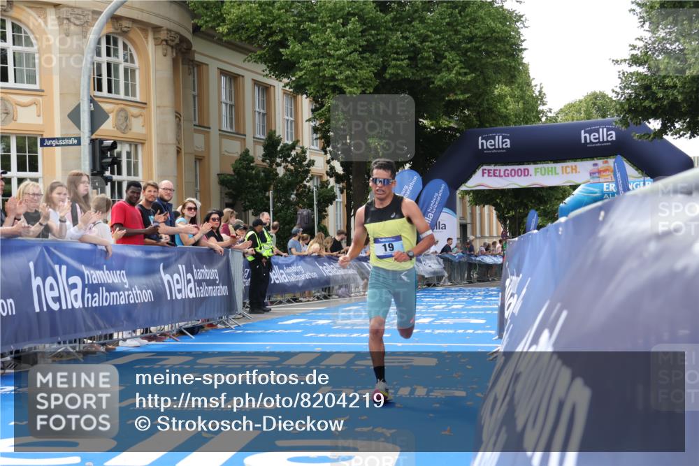 29.06.2025 - hella hamburg halbmarathon Strokosch-Dieckow http://msf.ph/oto/8204219 29.06.2025 10:05:20 Ziel 17, 19 meine-sportfotos.de