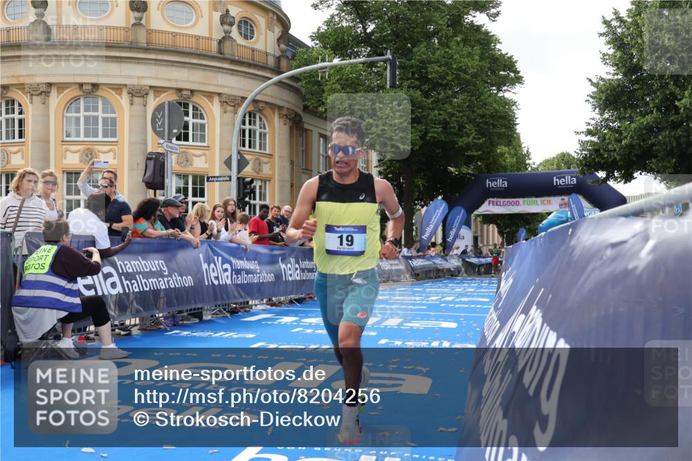 29.06.2025 - hella hamburg halbmarathon Strokosch-Dieckow http://msf.ph/oto/8204256 29.06.2025 10:05:21 Ziel 17, 19 meine-sportfotos.de