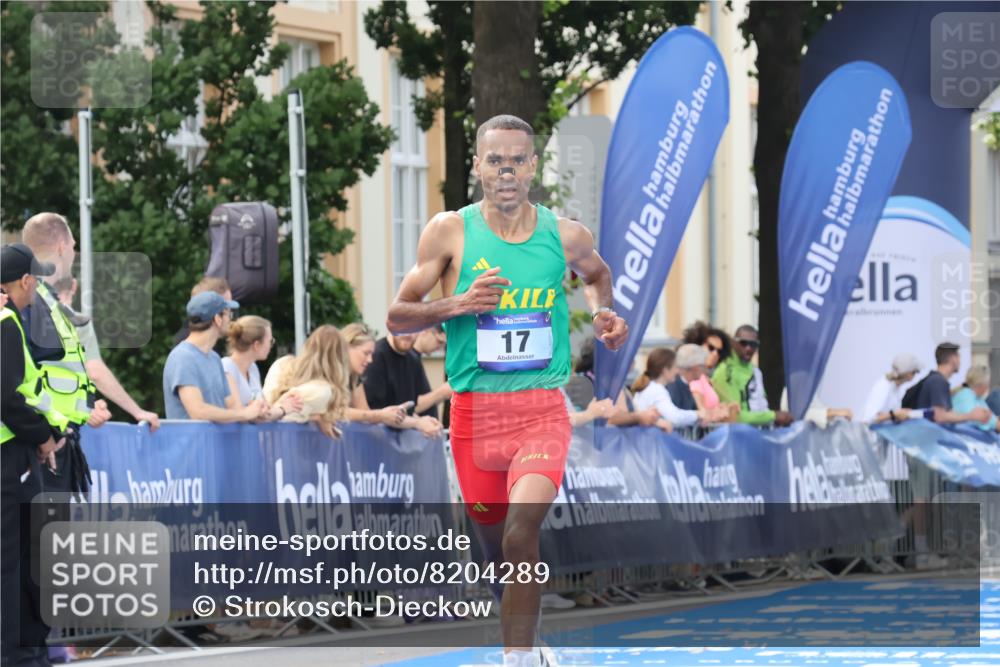 29.06.2025 - hella hamburg halbmarathon Strokosch-Dieckow http://msf.ph/oto/8204289 29.06.2025 10:05:26 Ziel 17 meine-sportfotos.de
