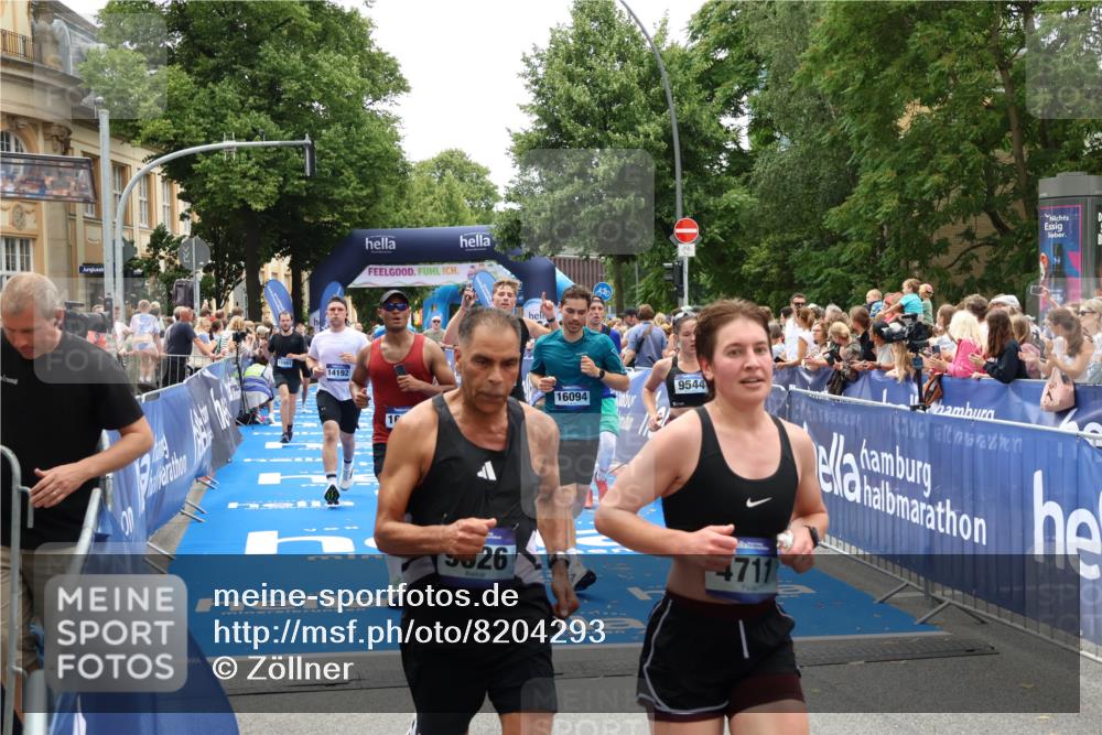 29.06.2025 - hella hamburg halbmarathon Zöllner http://msf.ph/oto/8204293 29.06.2025 10:48:16 Ziel 1914, 7599, 8916, 9544, 9626, 11211, 12685, 14192, 14797, 14814, 15590, 15629, 15973, 15981, 16094, 16269, 18963, 19127 meine-sportfotos.de