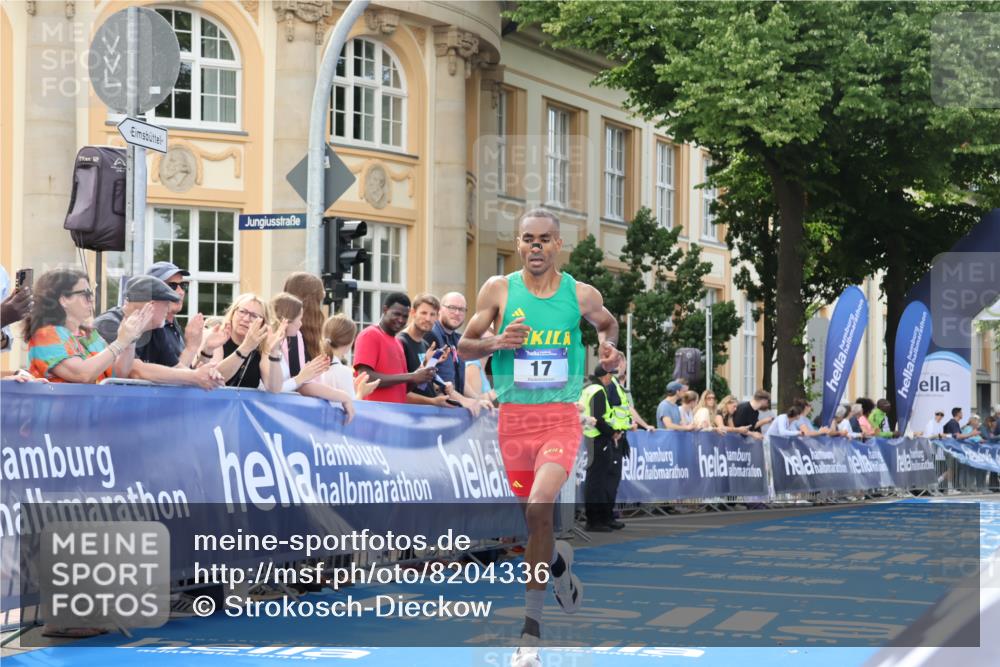 29.06.2025 - hella hamburg halbmarathon Strokosch-Dieckow http://msf.ph/oto/8204336 29.06.2025 10:05:28 Ziel 17 meine-sportfotos.de