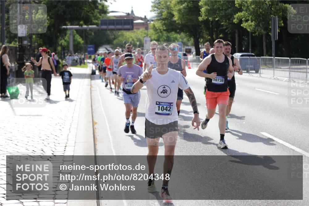 29.06.2025 - hella hamburg halbmarathon Jannik Wohlers http://msf.ph/oto/8204348 29.06.2025 09:48:26 Lombardsbrücke 1042, 1571, 2262, 3547, 4062, 4359, 4381, 5003, 5124, 5307, 6993, 7152, 7154, 7310, 7482, 8002, 8121, 8571, 9643, 10190, 10738, 11106, 11177, 12044, 13137, 13372, 13940, 14820, 15161, 15303, 15382, 15744, 16201, 17078, 17612, 18004, 18259, 18384, 18614, 19004 meine-sportfotos.de