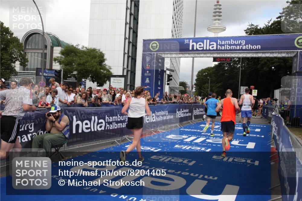 29.06.2025 - hella hamburg halbmarathon Michael Strokosch http://msf.ph/oto/8204405 29.06.2025 10:44:31 Ziel 1057, 1902, 4310, 4691, 7191, 7322, 8928, 12327, 12554, 14464, 14667, 16803, 17729, 18765, 18806 meine-sportfotos.de