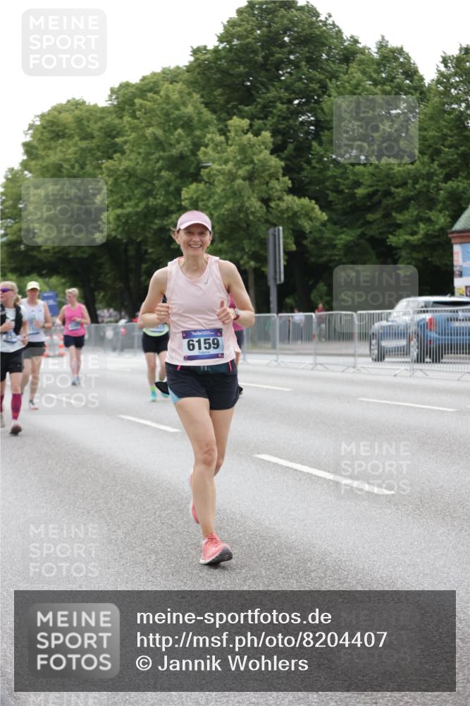 29.06.2025 - hella hamburg halbmarathon Jannik Wohlers http://msf.ph/oto/8204407 29.06.2025 10:25:49 Lombardsbrücke 3617, 4267, 4268, 4315, 6159, 8276, 8306, 8674, 8942, 11107, 11139, 12826, 12827, 14063, 14356, 14726, 17712, 19144 meine-sportfotos.de