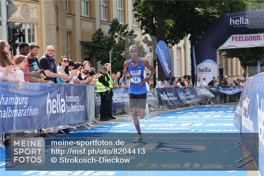 29.06.2025 - hella hamburg halbmarathon Strokosch-Dieckow http://msf.ph/oto/8204413 29.06.2025 10:06:29 Ziel 14 meine-sportfotos.de