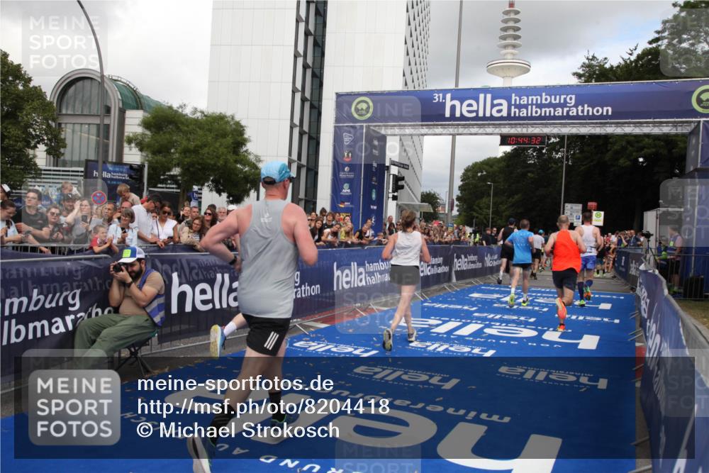 29.06.2025 - hella hamburg halbmarathon Michael Strokosch http://msf.ph/oto/8204418 29.06.2025 10:44:31 Ziel 1057, 1902, 4310, 4691, 7191, 7322, 8928, 12327, 12554, 14464, 14667, 16803, 17729, 18765, 18806 meine-sportfotos.de