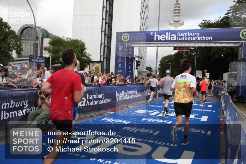 29.06.2025 - hella hamburg halbmarathon Michael Strokosch http://msf.ph/oto/8204446 29.06.2025 10:44:33 Ziel 1057, 3305, 4310, 4691, 7322, 8928, 12327, 12554, 14464, 14667, 15862, 16803, 17097, 17729, 18765, 18806 meine-sportfotos.de