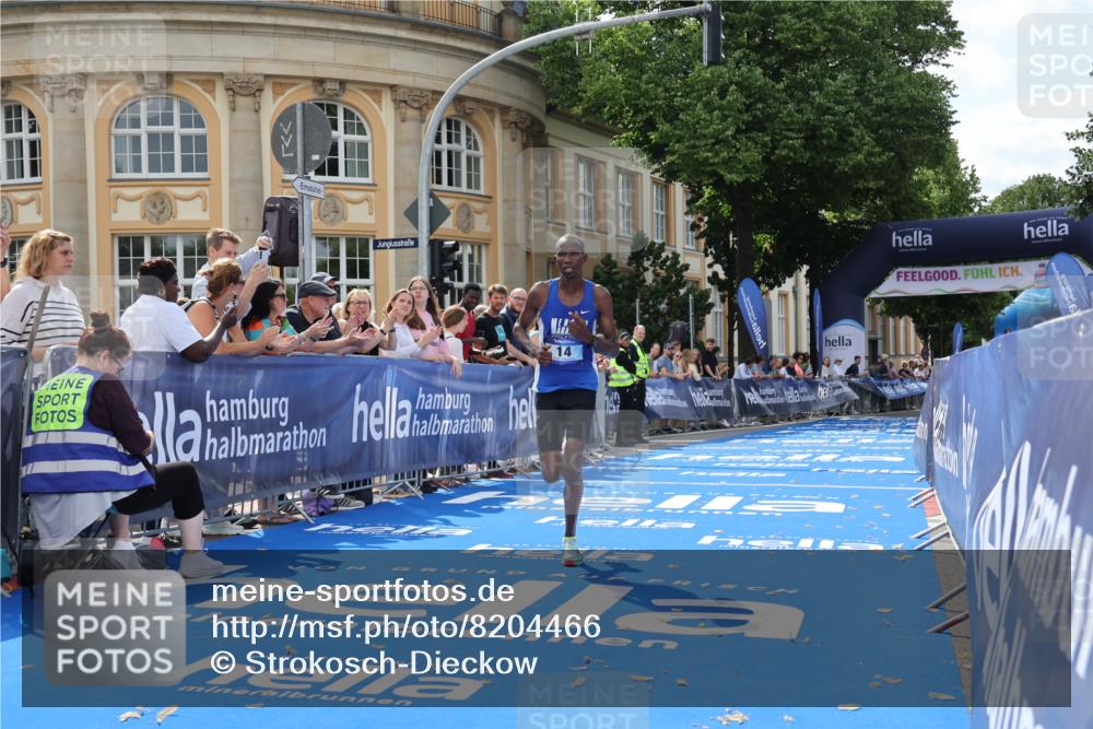 29.06.2025 - hella hamburg halbmarathon Strokosch-Dieckow http://msf.ph/oto/8204466 29.06.2025 10:06:30 Ziel 14 meine-sportfotos.de