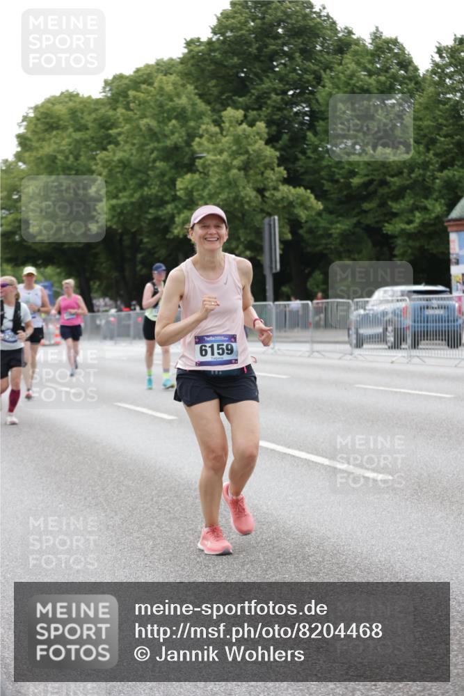 29.06.2025 - hella hamburg halbmarathon Jannik Wohlers http://msf.ph/oto/8204468 29.06.2025 10:25:49 Lombardsbrücke 3617, 4267, 4268, 4315, 6159, 8276, 8306, 8674, 8942, 11107, 11139, 12826, 12827, 14063, 14356, 14726, 17712, 19144 meine-sportfotos.de