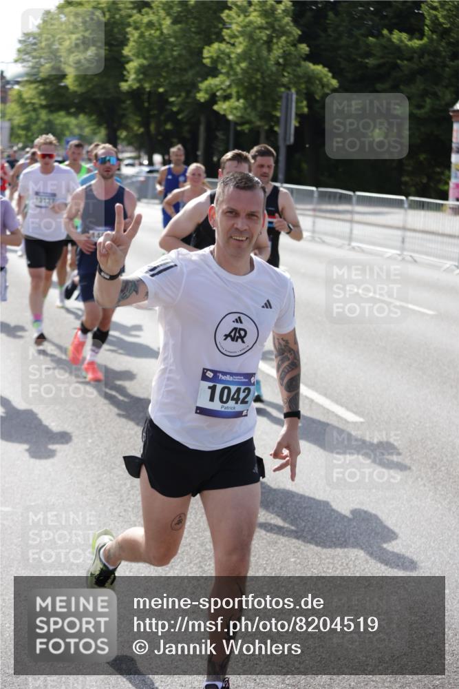 29.06.2025 - hella hamburg halbmarathon Jannik Wohlers http://msf.ph/oto/8204519 29.06.2025 09:48:27 Lombardsbrücke 1042, 1571, 2262, 3547, 4062, 4359, 4381, 5003, 5124, 5307, 6993, 7310, 7482, 8002, 8121, 8571, 9643, 10190, 10738, 11106, 11177, 11423, 12044, 13137, 13372, 13940, 14820, 15161, 15303, 15382, 15744, 16201, 17078, 17612, 18004, 18062, 18259, 18384, 18614, 19004 meine-sportfotos.de