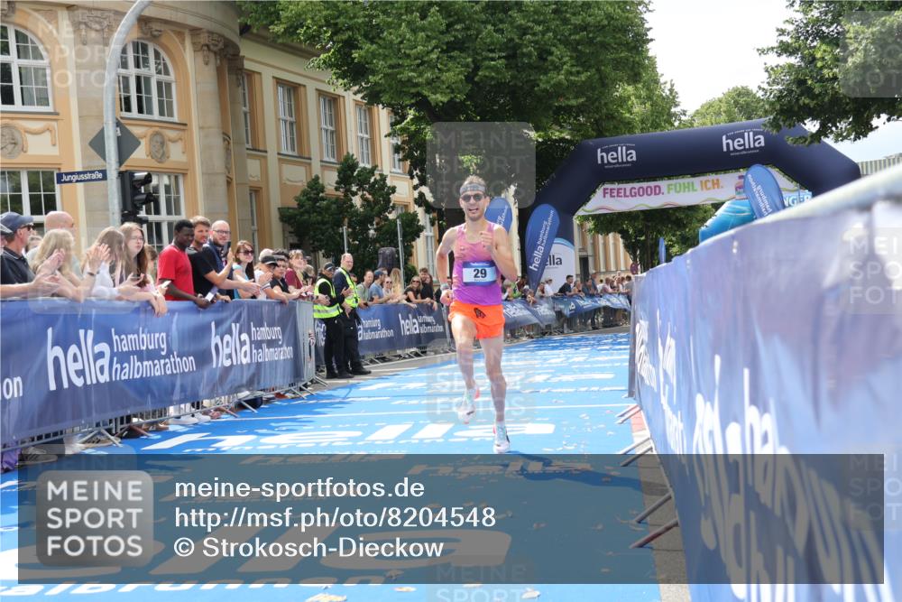 29.06.2025 - hella hamburg halbmarathon Strokosch-Dieckow http://msf.ph/oto/8204548 29.06.2025 10:09:01 Ziel 29 meine-sportfotos.de