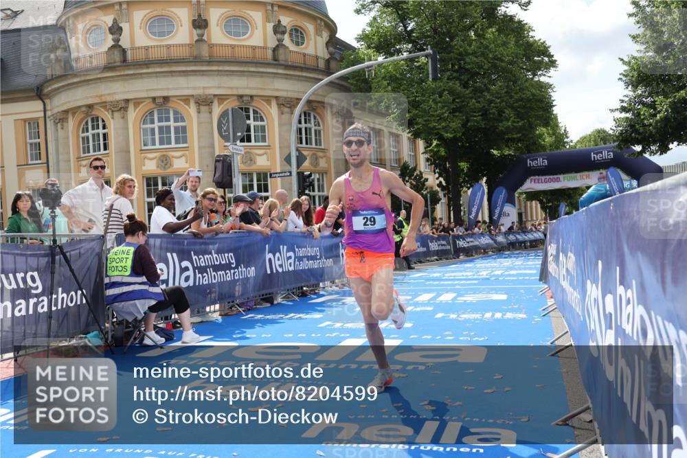 29.06.2025 - hella hamburg halbmarathon Strokosch-Dieckow http://msf.ph/oto/8204599 29.06.2025 10:09:01 Ziel 29 meine-sportfotos.de