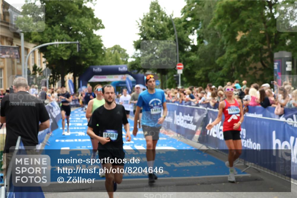 29.06.2025 - hella hamburg halbmarathon Zöllner http://msf.ph/oto/8204646 29.06.2025 10:48:20 Ziel 7367, 7599, 8916, 9770, 11211, 11467, 12685, 14797, 14814, 15590, 15629, 15735, 15981, 17982, 18963, 19127 meine-sportfotos.de