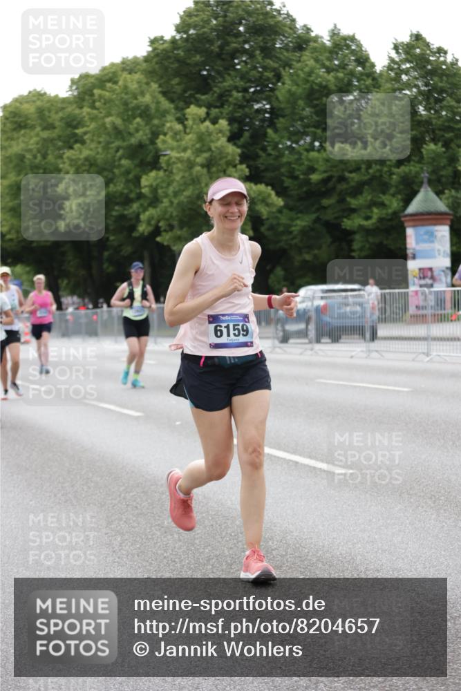 29.06.2025 - hella hamburg halbmarathon Jannik Wohlers http://msf.ph/oto/8204657 29.06.2025 10:25:50 Lombardsbrücke 3617, 4267, 4268, 4315, 6159, 8276, 8306, 8674, 8942, 11107, 12826, 12827, 14063, 14356, 14726, 17712, 19144 meine-sportfotos.de