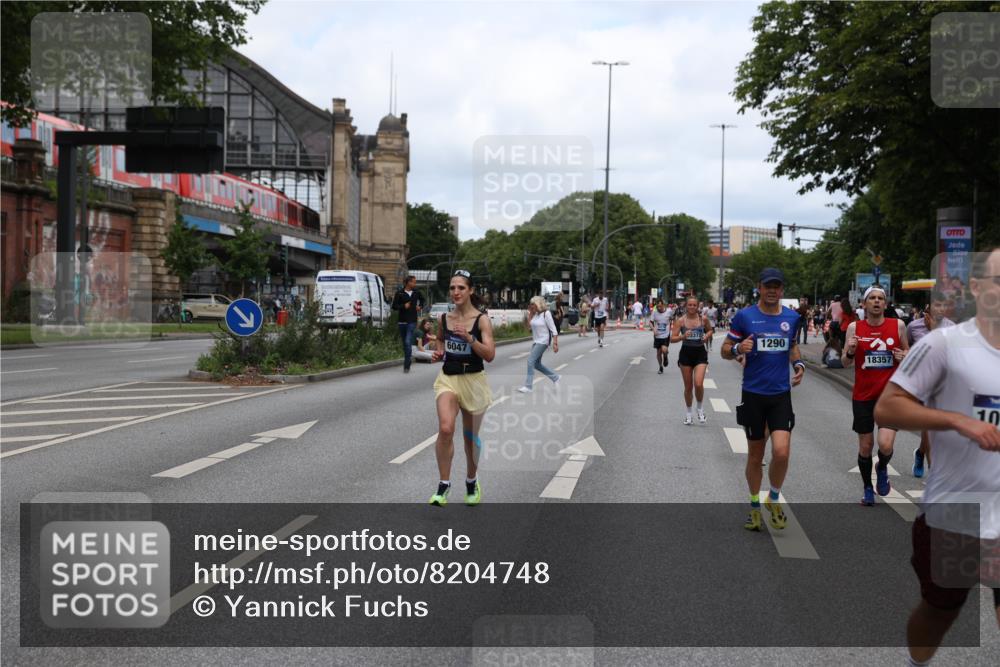 29.06.2025 - hella hamburg halbmarathon Yannick Fuchs http://msf.ph/oto/8204748 29.06.2025 10:32:12 20KM 1290, 1505, 2196, 2404, 3790, 5042, 5791, 5923, 6047, 6458, 9017, 9944, 10190, 10451, 10922, 11106, 11423, 12739, 12900, 13148, 13372, 15410, 16992, 17137, 18103, 18159, 18193, 18216, 18357, 18986 meine-sportfotos.de