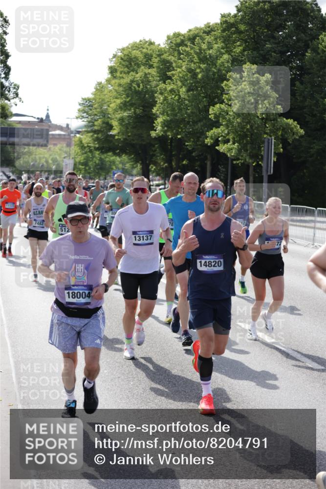29.06.2025 - hella hamburg halbmarathon Jannik Wohlers http://msf.ph/oto/8204791 29.06.2025 09:48:28 Lombardsbrücke 1042, 1571, 2262, 3547, 4062, 4381, 5003, 5124, 5307, 6993, 7310, 7482, 8002, 8121, 8571, 9643, 10190, 10451, 10738, 11106, 11177, 11423, 12044, 13137, 13372, 13940, 14820, 15161, 15303, 15382, 15744, 16201, 17078, 17612, 18004, 18062, 18259, 18384, 18614, 19004 meine-sportfotos.de