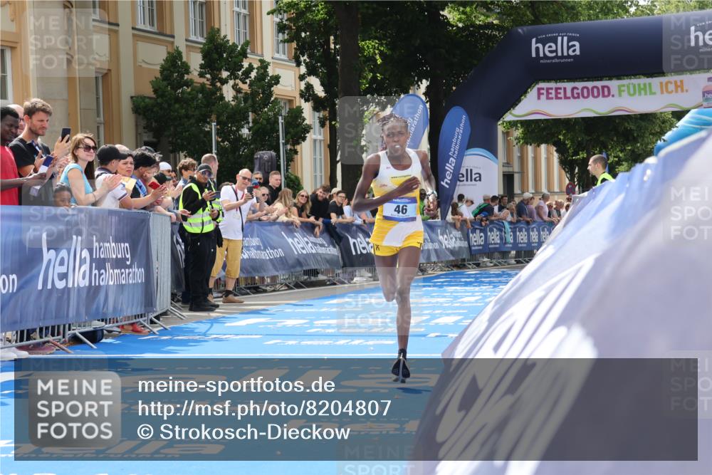 29.06.2025 - hella hamburg halbmarathon Strokosch-Dieckow http://msf.ph/oto/8204807 29.06.2025 10:11:08 Ziel 46 meine-sportfotos.de