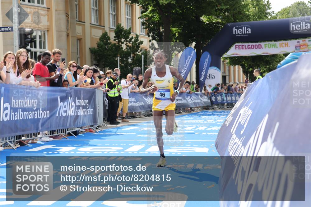 29.06.2025 - hella hamburg halbmarathon Strokosch-Dieckow http://msf.ph/oto/8204815 29.06.2025 10:11:08 Ziel 46 meine-sportfotos.de
