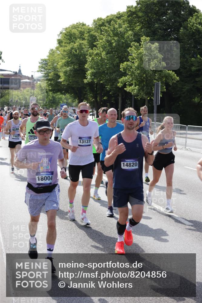 29.06.2025 - hella hamburg halbmarathon Jannik Wohlers http://msf.ph/oto/8204856 29.06.2025 09:48:28 Lombardsbrücke 1042, 1571, 2262, 3547, 4062, 4381, 5003, 5124, 5307, 6993, 7310, 7482, 8002, 8121, 8571, 9643, 10190, 10451, 10738, 11106, 11177, 11423, 12044, 13137, 13372, 13940, 14820, 15161, 15303, 15382, 15744, 16201, 17078, 17612, 18004, 18062, 18259, 18384, 18614, 19004 meine-sportfotos.de