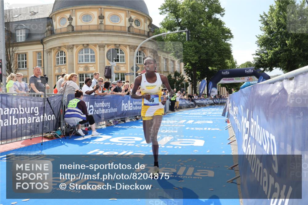 29.06.2025 - hella hamburg halbmarathon Strokosch-Dieckow http://msf.ph/oto/8204875 29.06.2025 10:11:09 Ziel 46 meine-sportfotos.de
