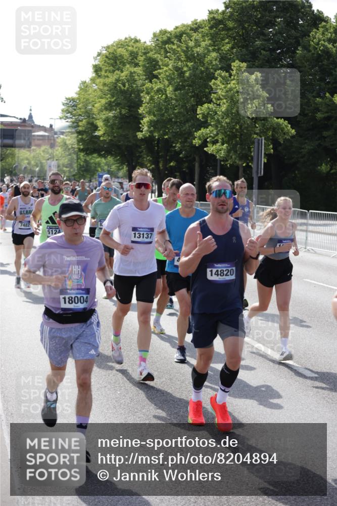29.06.2025 - hella hamburg halbmarathon Jannik Wohlers http://msf.ph/oto/8204894 29.06.2025 09:48:28 Lombardsbrücke 1042, 1571, 2262, 3547, 4062, 4381, 5003, 5124, 5307, 6993, 7310, 7482, 8002, 8121, 8571, 9643, 10190, 10451, 10738, 11106, 11177, 11423, 12044, 13137, 13372, 13940, 14820, 15161, 15303, 15382, 15744, 16201, 17078, 17612, 18004, 18062, 18259, 18384, 18614, 19004 meine-sportfotos.de