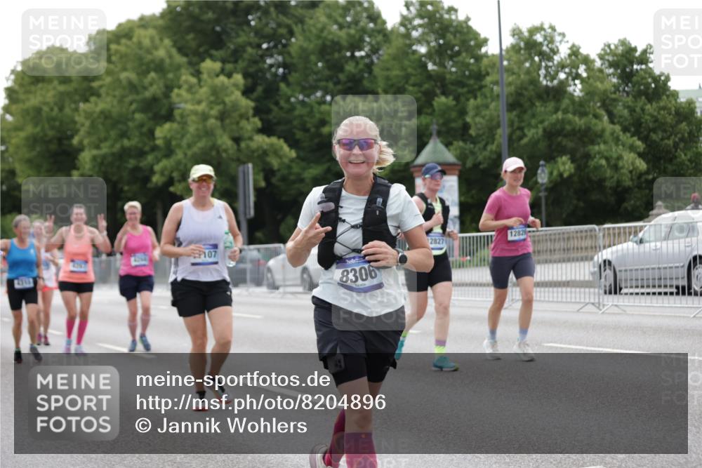 29.06.2025 - hella hamburg halbmarathon Jannik Wohlers http://msf.ph/oto/8204896 29.06.2025 10:25:53 Lombardsbrücke 1300, 3617, 4267, 4268, 4315, 6159, 7929, 8276, 8306, 8357, 8674, 8942, 11107, 12826, 12827, 14063, 14356, 14726, 17712 meine-sportfotos.de
