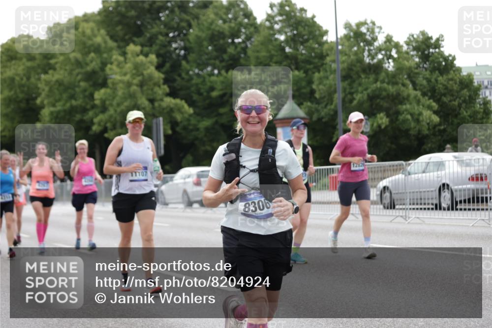 29.06.2025 - hella hamburg halbmarathon Jannik Wohlers http://msf.ph/oto/8204924 29.06.2025 10:25:53 Lombardsbrücke 1300, 3617, 4267, 4268, 4315, 6159, 7929, 8276, 8306, 8357, 8674, 8942, 11107, 12826, 12827, 14063, 14356, 14726, 17712 meine-sportfotos.de