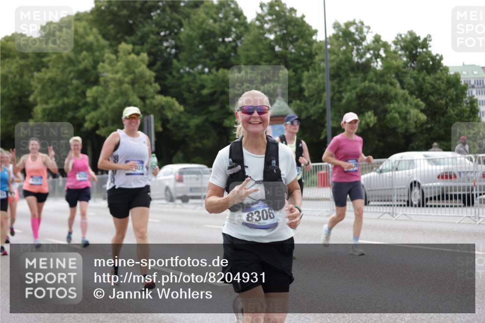 29.06.2025 - hella hamburg halbmarathon Jannik Wohlers http://msf.ph/oto/8204931 29.06.2025 10:25:53 Lombardsbrücke 1300, 3617, 4267, 4268, 4315, 6159, 7929, 8276, 8306, 8357, 8674, 8942, 11107, 12826, 12827, 14063, 14356, 14726, 17712 meine-sportfotos.de