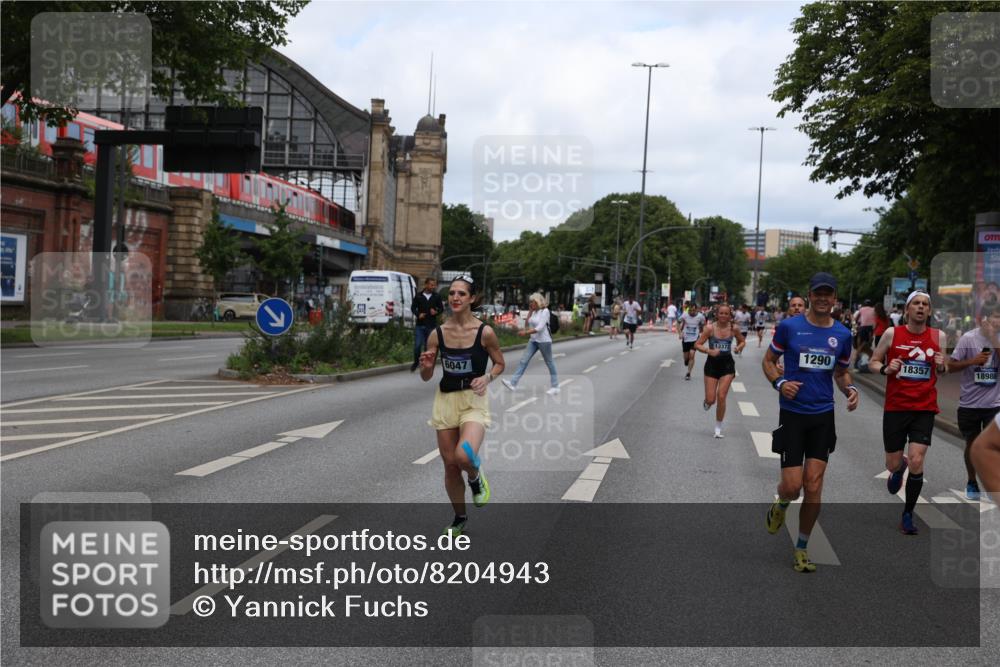 29.06.2025 - hella hamburg halbmarathon Yannick Fuchs http://msf.ph/oto/8204943 29.06.2025 10:32:12 20KM 1290, 1505, 2196, 2404, 3790, 5042, 5791, 5923, 6047, 6458, 9017, 9944, 10190, 10451, 10922, 11106, 11423, 12739, 12900, 13148, 13372, 15410, 16992, 17137, 18103, 18159, 18193, 18216, 18357, 18986 meine-sportfotos.de