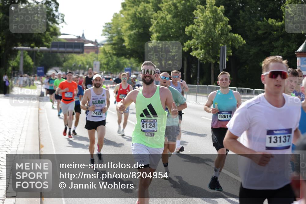 29.06.2025 - hella hamburg halbmarathon Jannik Wohlers http://msf.ph/oto/8204954 29.06.2025 09:48:29 Lombardsbrücke 1042, 1571, 1600, 2262, 3547, 4062, 4381, 5003, 5124, 5307, 6993, 7310, 7482, 8002, 8121, 8571, 9643, 10190, 10451, 10738, 11106, 11177, 11423, 12044, 12739, 13137, 13372, 13940, 14820, 15161, 15303, 15382, 15744, 16201, 17078, 17612, 18004, 18062, 18259, 18614, 19004 meine-sportfotos.de