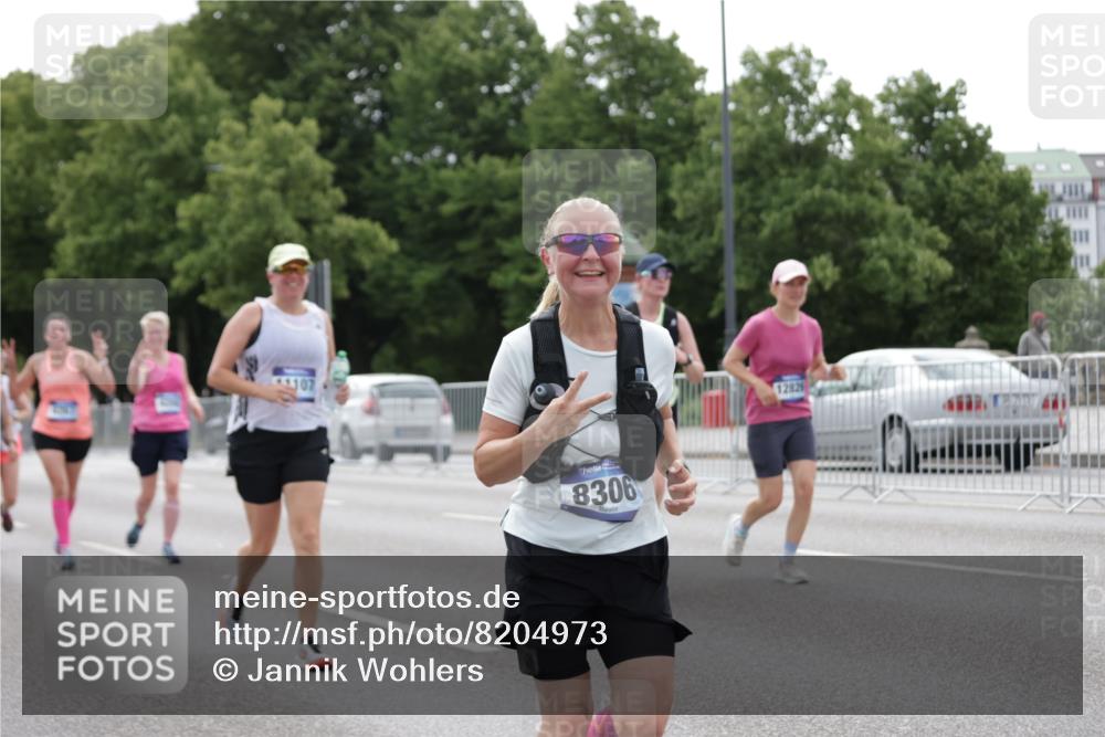 29.06.2025 - hella hamburg halbmarathon Jannik Wohlers http://msf.ph/oto/8204973 29.06.2025 10:25:53 Lombardsbrücke 1300, 3617, 4267, 4268, 4315, 6159, 7929, 8276, 8306, 8357, 8674, 8942, 11107, 12826, 12827, 14063, 14356, 14726, 17712 meine-sportfotos.de