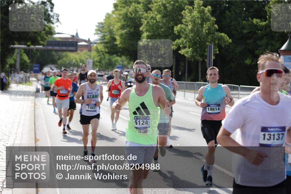 29.06.2025 - hella hamburg halbmarathon Jannik Wohlers http://msf.ph/oto/8204988 29.06.2025 09:48:29 Lombardsbrücke 1042, 1571, 1600, 2262, 3547, 4062, 4381, 5003, 5124, 5307, 6993, 7310, 7482, 8002, 8121, 8571, 9643, 10190, 10451, 10738, 11106, 11177, 11423, 12044, 12739, 13137, 13372, 13940, 14820, 15161, 15303, 15382, 15744, 16201, 17078, 17612, 18004, 18062, 18259, 18614, 19004 meine-sportfotos.de