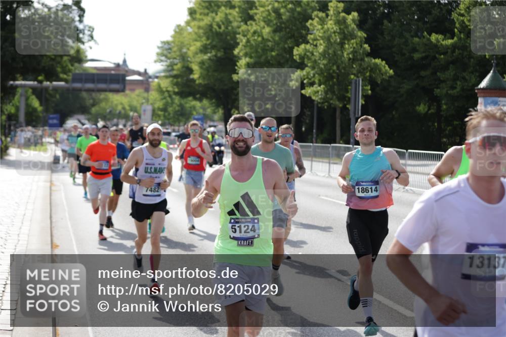 29.06.2025 - hella hamburg halbmarathon Jannik Wohlers http://msf.ph/oto/8205029 29.06.2025 09:48:29 Lombardsbrücke 1042, 1571, 1600, 2262, 3547, 4062, 4381, 5003, 5124, 5307, 6993, 7310, 7482, 8002, 8121, 8571, 9643, 10190, 10451, 10738, 11106, 11177, 11423, 12044, 12739, 13137, 13372, 13940, 14820, 15161, 15303, 15382, 15744, 16201, 17078, 17612, 18004, 18062, 18259, 18614, 19004 meine-sportfotos.de