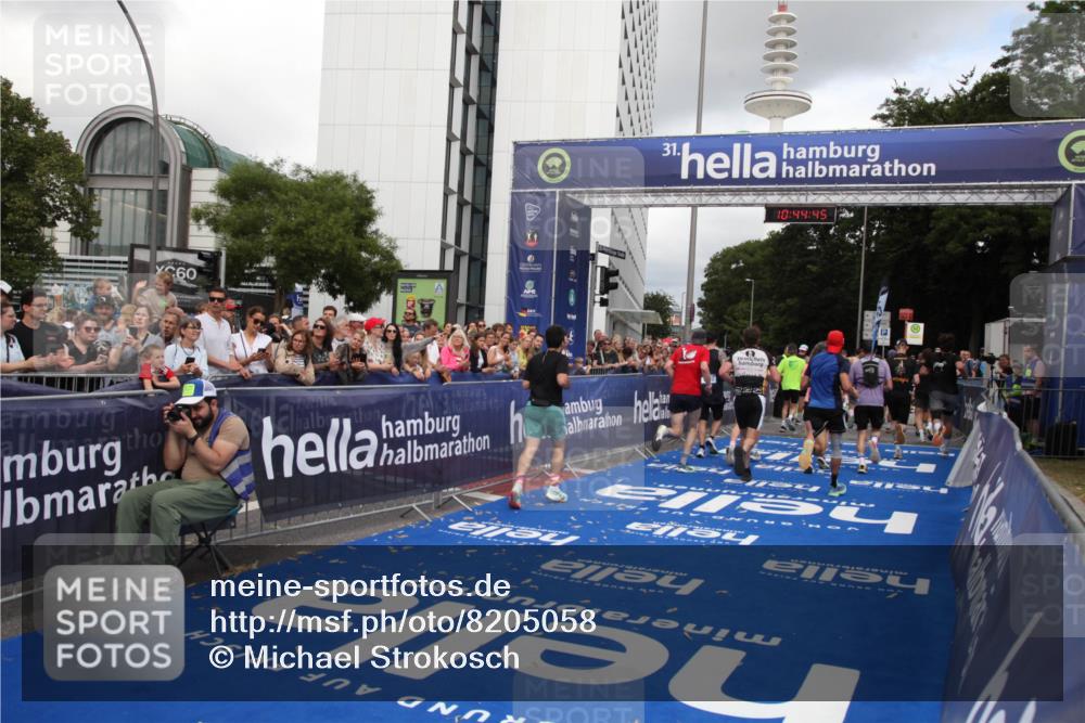 29.06.2025 - hella hamburg halbmarathon Michael Strokosch http://msf.ph/oto/8205058 29.06.2025 10:44:44 Ziel 1782, 2365, 2402, 4991, 5476, 6490, 6495, 10669, 12711, 14351, 14798, 14816, 15185, 15233, 16224, 17251, 18107, 18437, 18464, 18539, 18560, 18868, 19206 meine-sportfotos.de