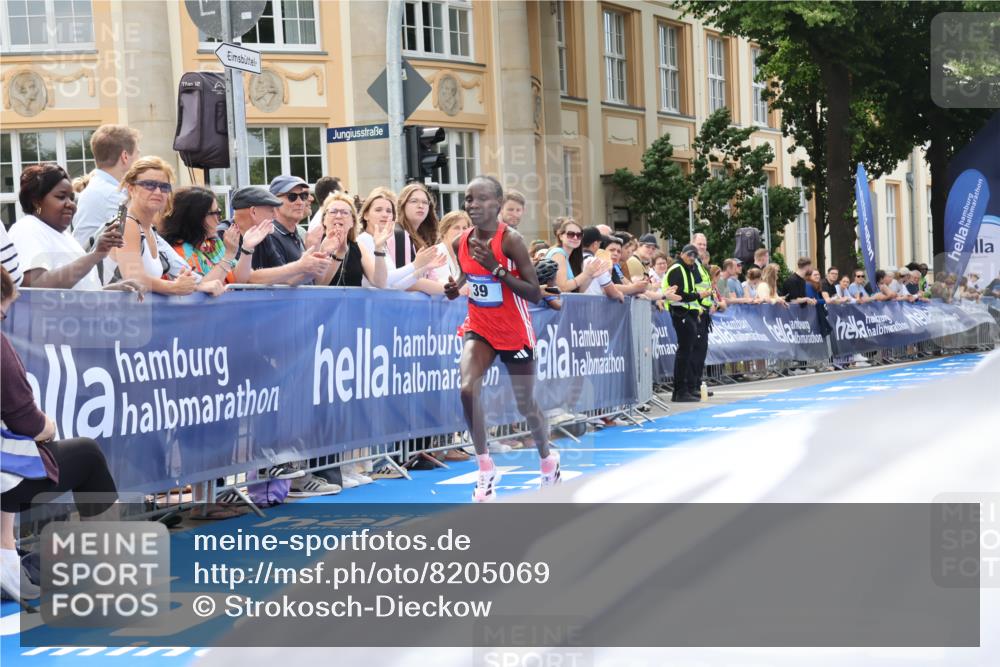 29.06.2025 - hella hamburg halbmarathon Strokosch-Dieckow http://msf.ph/oto/8205069 29.06.2025 10:12:23 Ziel 39, 47 meine-sportfotos.de