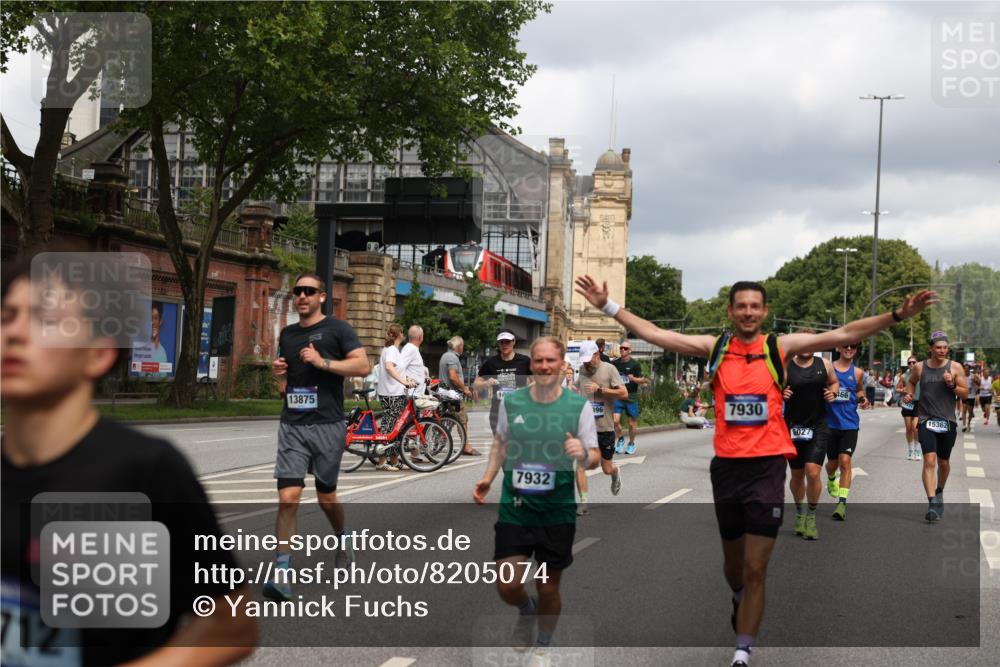 29.06.2025 - hella hamburg halbmarathon Yannick Fuchs http://msf.ph/oto/8205074 29.06.2025 10:44:51 20KM 1461, 1466, 1750, 1817, 2207, 2880, 3654, 4077, 4346, 4816, 5018, 5115, 6027, 6662, 6712, 6795, 7052, 7134, 7397, 7583, 7930, 7932, 8117, 8205, 8572, 8704, 8819, 9057, 11214, 11356, 12016, 12949, 13008, 13687, 13701, 13808, 13875, 14034, 14125, 14626, 15362, 15395, 15720, 16285, 16291, 17129, 17179, 17221, 17384, 18006, 18182, 18394, 18413, 18489 meine-sportfotos.de