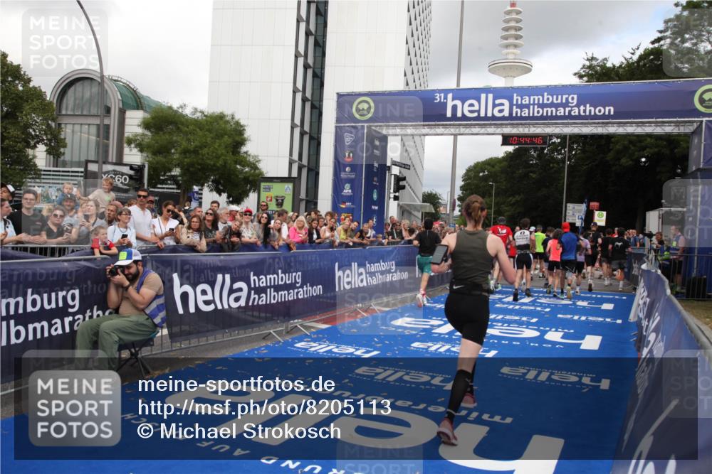 29.06.2025 - hella hamburg halbmarathon Michael Strokosch http://msf.ph/oto/8205113 29.06.2025 10:44:45 Ziel 1782, 4270, 4991, 6490, 10669, 12711, 14351, 14798, 14816, 15185, 15233, 16224, 17251, 18107, 18437, 18464, 18560, 18868, 19206 meine-sportfotos.de