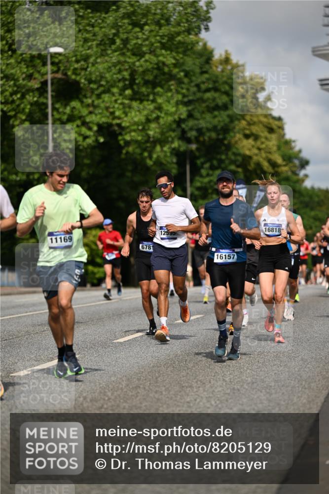 29.06.2025 - hella hamburg halbmarathon Dr. Thomas Lammeyer http://msf.ph/oto/8205129 29.06.2025 09:48:27 Kennedybrücke 1758, 2746, 3043, 4050, 5070, 5269, 5328, 5746, 5826, 6619, 6781, 7272, 7723, 8209, 8883, 9137, 9381, 10171, 10486, 11169, 11413 meine-sportfotos.de